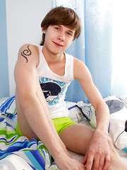 jackoff,masturbation,shaved,solo,twinks,panties,brown hair