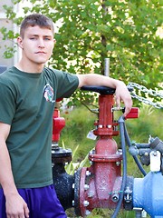 cumshots,jackoff,masturbation,shaved,solo,brown hair,gym