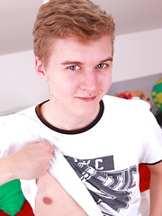 jackoff,masturbation,solo,twinks,uncut,brown hair